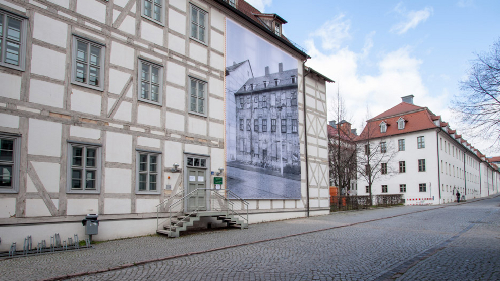 At the Mägdeleinhaus a giant banner shows the condition of the building before the renovation.