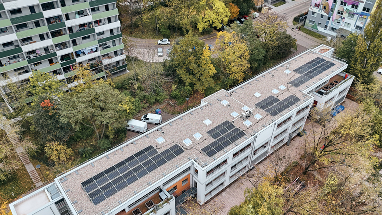 Kita Voßstraße aus der Vogelperspektive mit solarpanels auf dem Dach