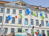 Balloons with drawings and wishes from the children of the Krokoseum are released in front of the façade of the Historic Orphanage.